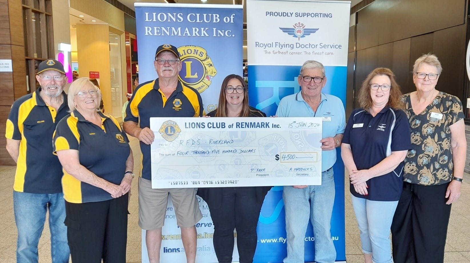 Renmark Lions spread Christmas cheer to RFDS