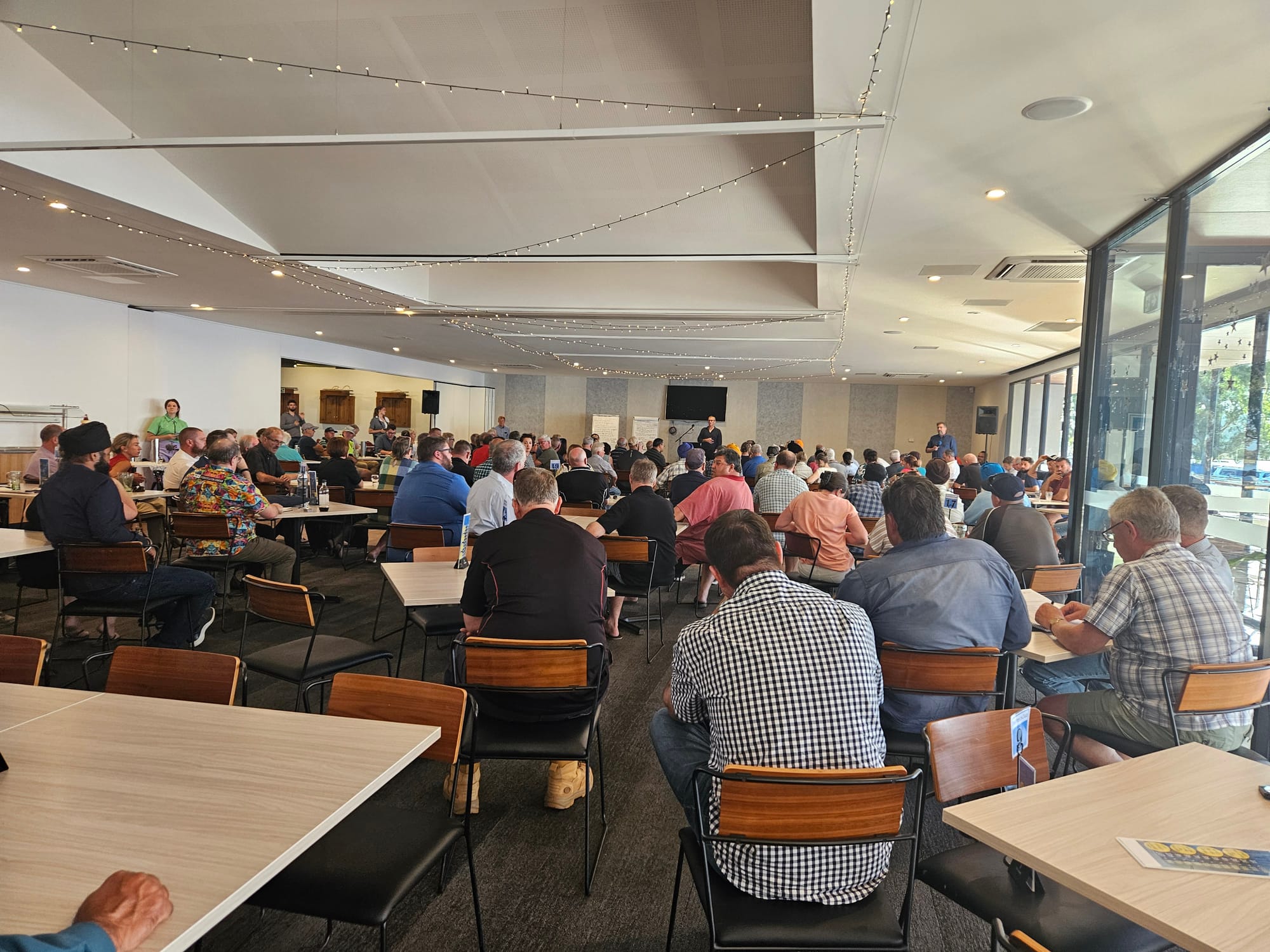Riverland grape growers gather to seek crisis support